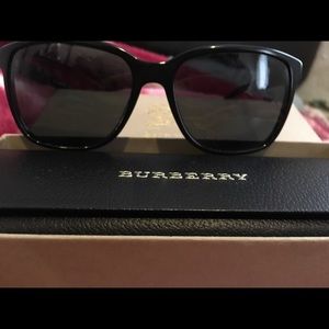 Authentic unisex Burberry sunglasses ✨